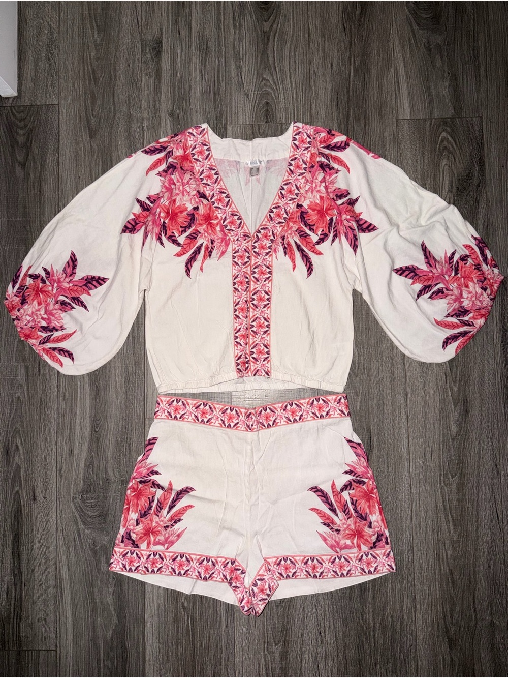 VENUS White Top & Shorts Pink & White Floral Print Set